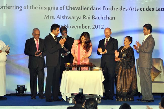 समारोह में बेटी आराध्‍या संग ऐश्‍वर्या... | अनदेखी ऐश्‍वर्या