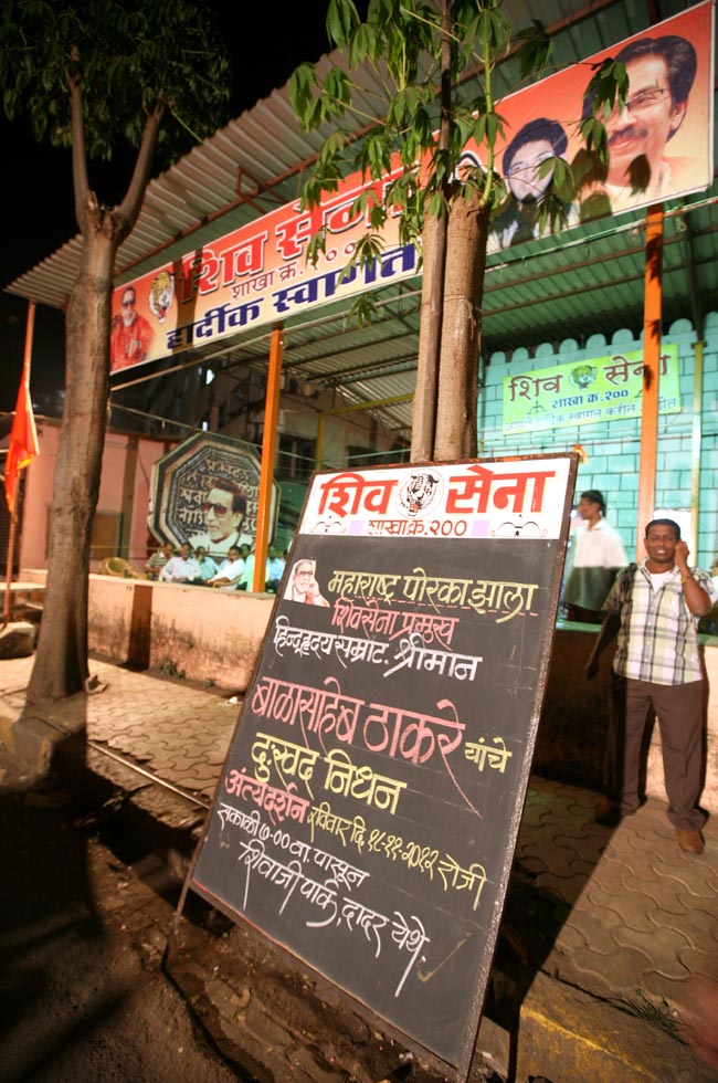 मुंबई दे रही है बाल ठाकरे को श्रद्धांजलि | हिंदू हृदय सम्राट