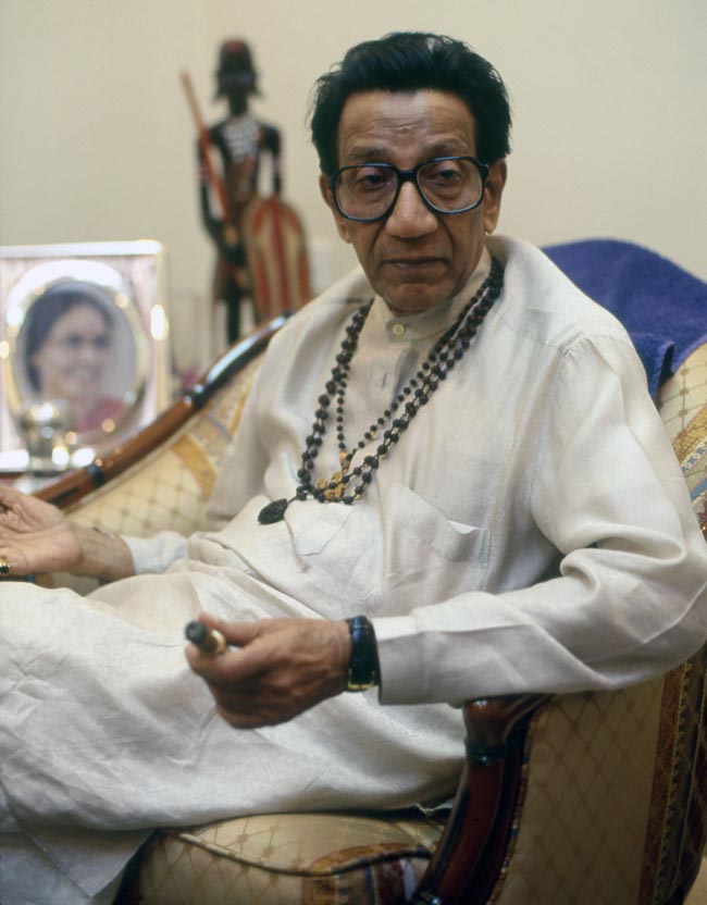 बाल ठाकरे को उनकी पहली पुण्‍य तिथि पर श्रद्धांजलि