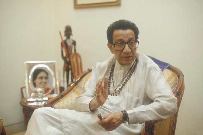 बाल ठाकरे को उनकी पहली पुण्‍य तिथि पर श्रद्धांजलि