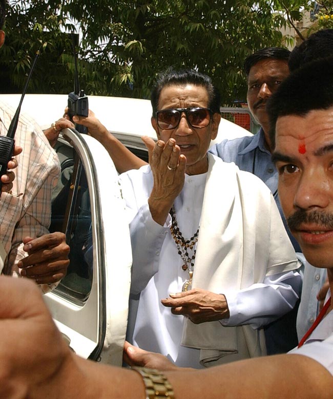 बाल ठाकरे को उनकी पहली पुण्‍य तिथि पर श्रद्धांजलि