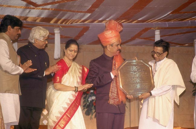 बाल ठाकरे को उनकी पहली पुण्‍य तिथि पर श्रद्धांजलि