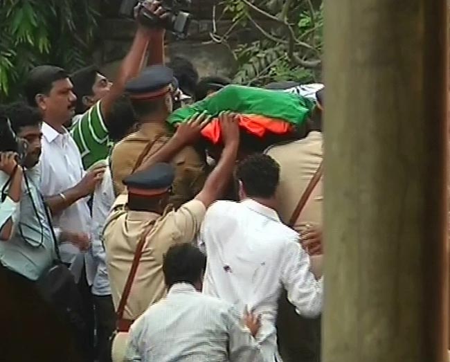 बाला साहेब ठाकरे की अंतिम यात्रा | नहीं रहे बाला साहेब