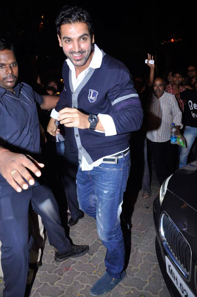 'बिग बी' की पार्टी में जुटे सितारे | अनदेखे बिग बी...