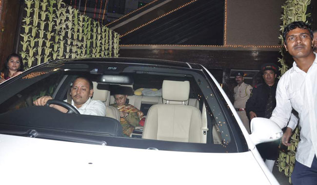 'बिग बी' की पार्टी में जुटे सितारे | अनदेखे बिग बी...