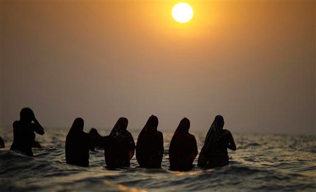 देशभर में छठ पूजा की धूम | छठ पूजा पर हादसा