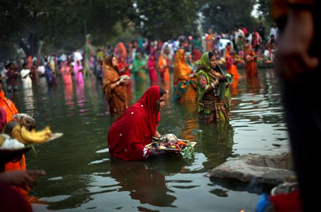 देशभर में छठ पूजा की धूम | छठ पूजा पर हादसा