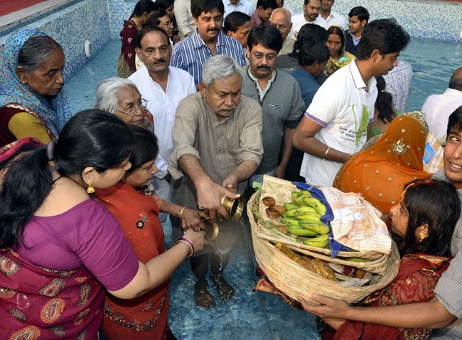 देशभर में छठ पूजा की धूम | छठ पूजा पर हादसा