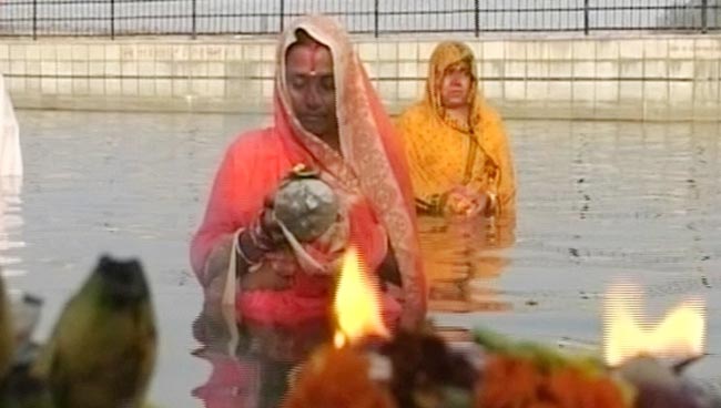 देशभर में छठ पूजा की धूम | छठ पूजा पर हादसा