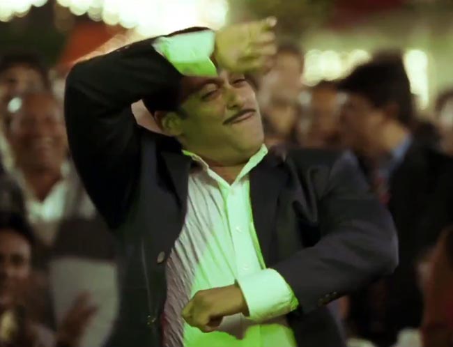 तस्वीरों में 'दबंग 2' की कहानी | सोनाक्षी की अनदेखी तस्वीरें