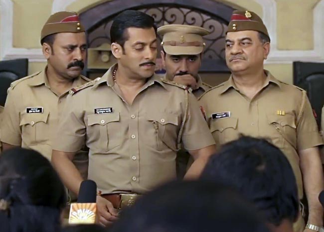 तस्वीरों में 'दबंग 2' की कहानी | सोनाक्षी की अनदेखी तस्वीरें