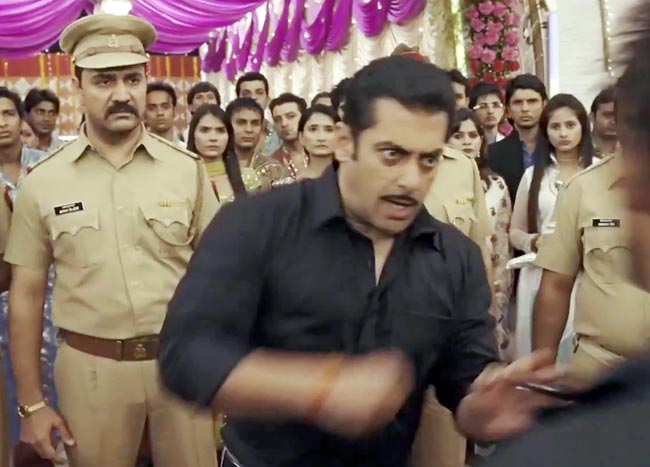 तस्वीरों में 'दबंग 2' की कहानी | सोनाक्षी की अनदेखी तस्वीरें