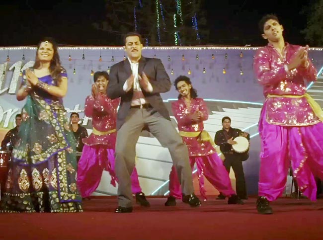 तस्वीरों में 'दबंग 2' की कहानी | सोनाक्षी की अनदेखी तस्वीरें