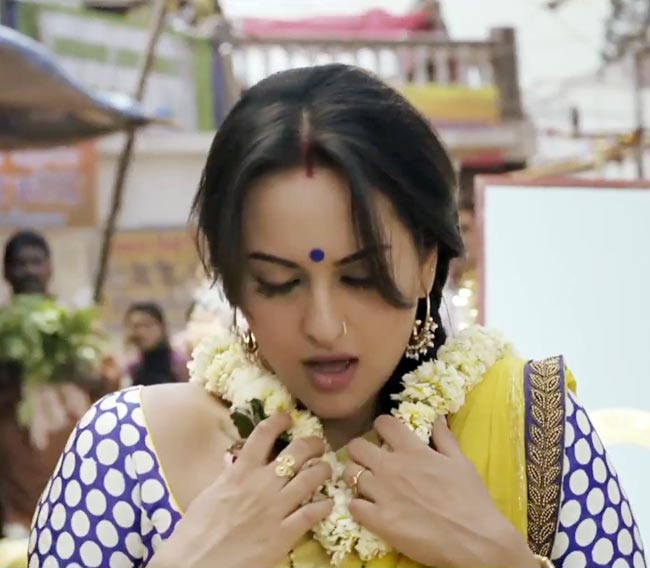 तस्वीरों में 'दबंग 2' की कहानी | सोनाक्षी की अनदेखी तस्वीरें