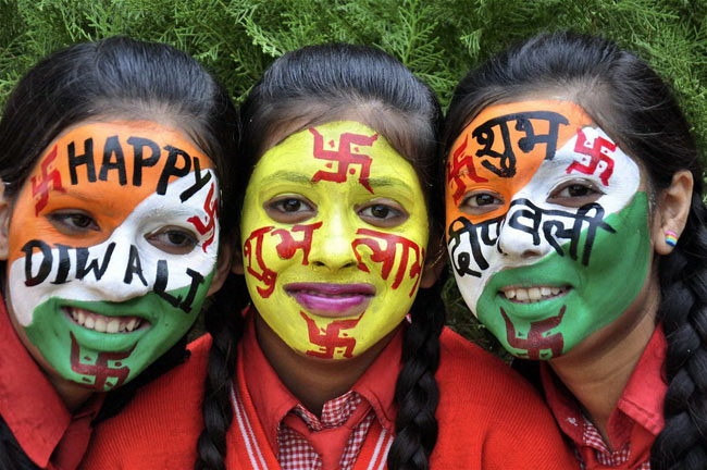 दीपावली के मौके पर देशभर में धूम | पढ़ें