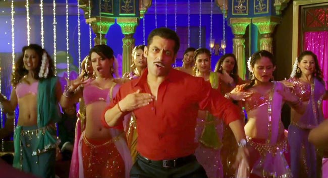 दर्शकों को 'फेविकोल' से चिपकाएंगी करीना | फर्स्‍ट लुक