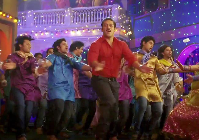 दर्शकों को 'फेविकोल' से चिपकाएंगी करीना | फर्स्‍ट लुक