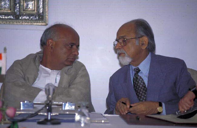 तस्‍वीरों में इंद्र कुमार गुजराल का व्‍यक्तित्‍व...