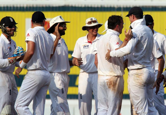 26 नवंबर 2012: तस्वीरों में दिनभर की बड़ी खबरें | पढ़ें