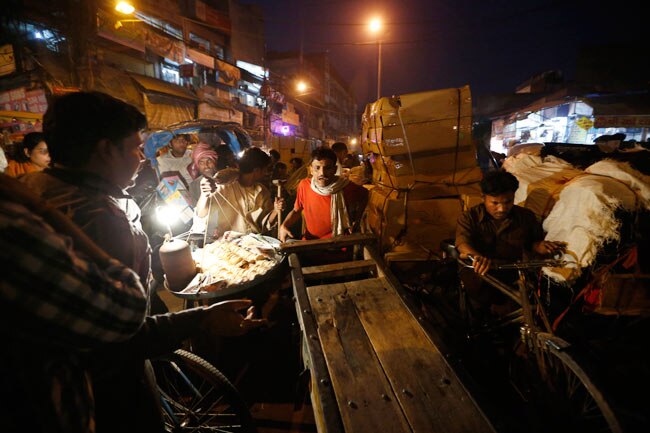 देश भर में धनतेरस और दीवाली की धूम