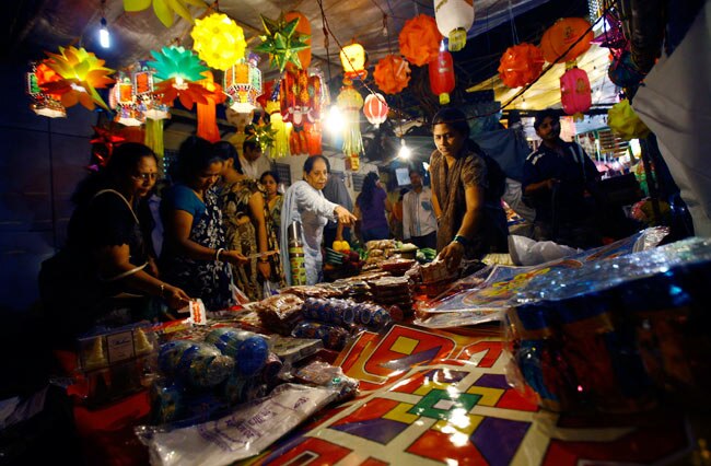 देश भर में धनतेरस और दीवाली की धूम