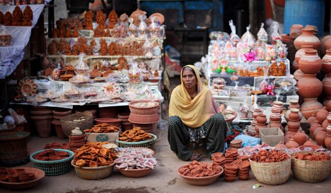 देश भर में धनतेरस और दीवाली की धूम