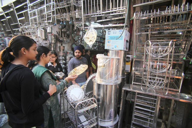 देश भर में धनतेरस और दीवाली की धूम