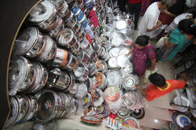 देश भर में धनतेरस और दीवाली की धूम