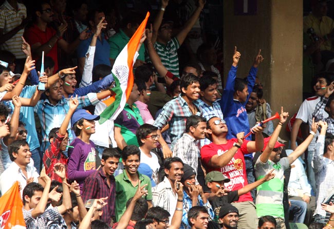 मुंबई टेस्ट Day-2: मुश्किल में फंसी टीम इंडिया