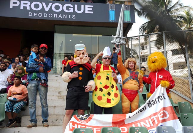 मुंबई टेस्ट Day-2: मुश्किल में फंसी टीम इंडिया