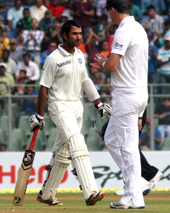 मुंबई टेस्ट Day-2: मुश्किल में फंसी टीम इंडिया