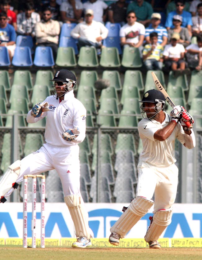 मुंबई टेस्ट Day-2: मुश्किल में फंसी टीम इंडिया