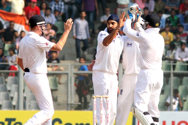 मुंबई टेस्ट Day-2: मुश्किल में फंसी टीम इंडिया