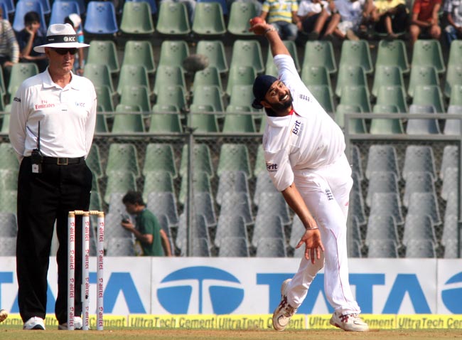 मुंबई टेस्ट Day-2: मुश्किल में फंसी टीम इंडिया