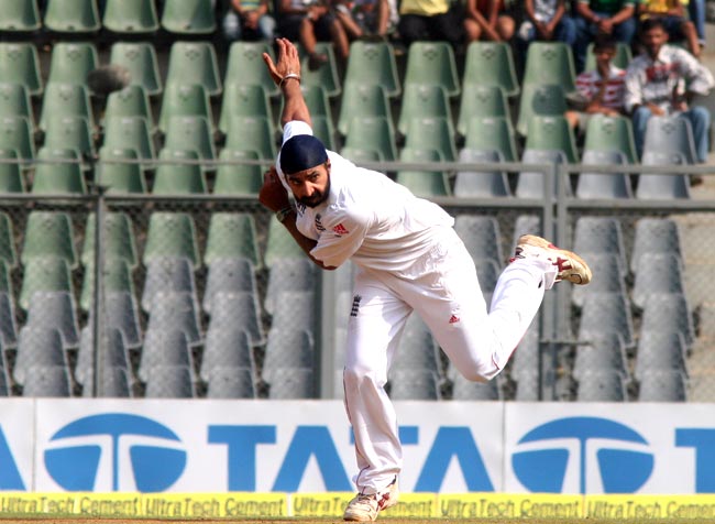 मुंबई टेस्ट Day-2: मुश्किल में फंसी टीम इंडिया