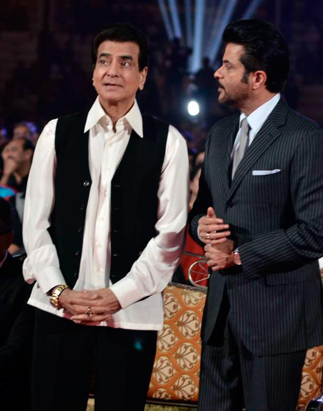 सितारों से गुलजार हुआ ITA अवॉर्ड | बोल्‍ड होती बालाएं