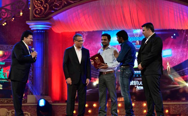 सितारों से गुलजार हुआ ITA अवॉर्ड | बोल्‍ड होती बालाएं