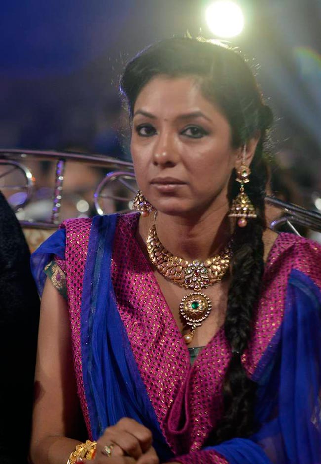 सितारों से गुलजार हुआ ITA अवॉर्ड | बोल्‍ड होती बालाएं