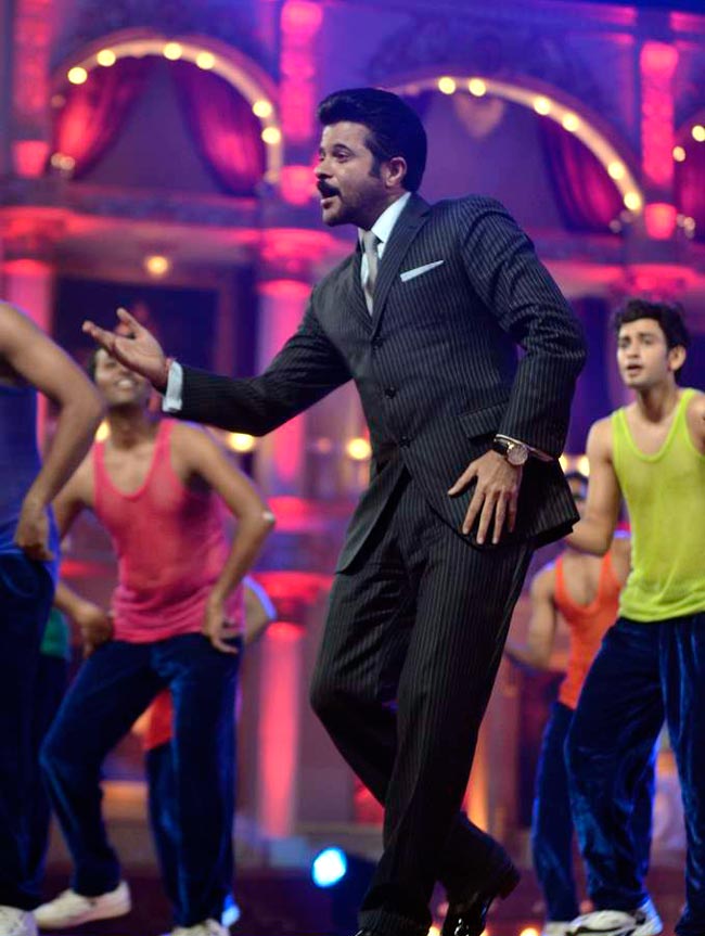 सितारों से गुलजार हुआ ITA अवॉर्ड | बोल्‍ड होती बालाएं