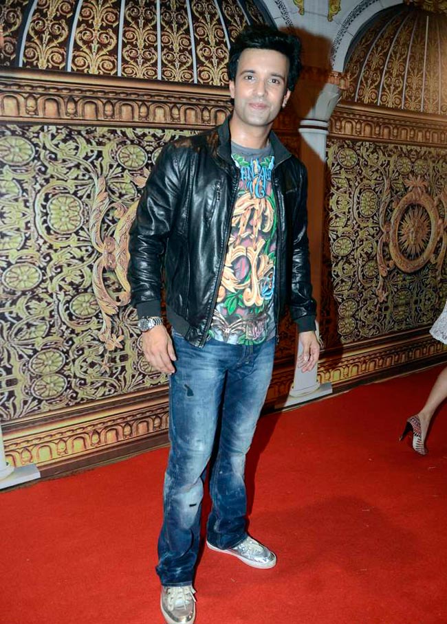 सितारों से गुलजार हुआ ITA अवॉर्ड | बोल्‍ड होती बालाएं