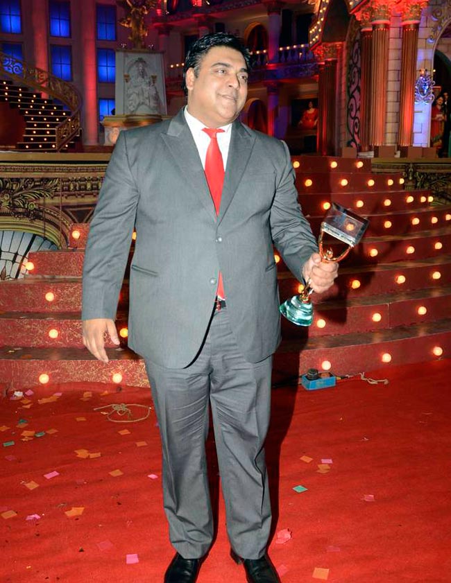 सितारों से गुलजार हुआ ITA अवॉर्ड | बोल्‍ड होती बालाएं