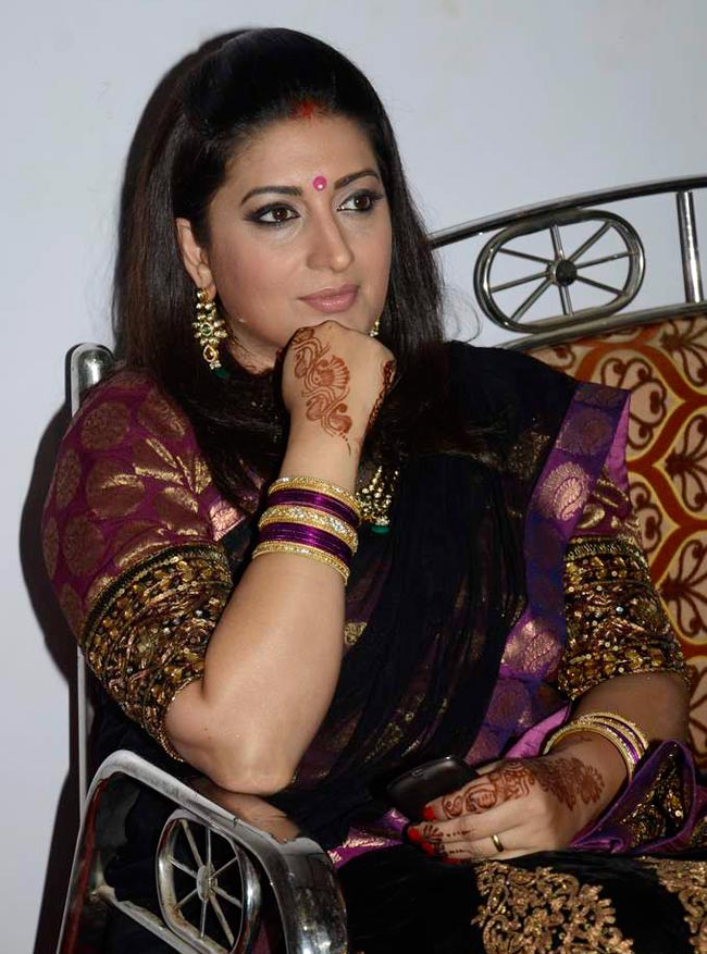 सितारों से गुलजार हुआ ITA अवॉर्ड | बोल्‍ड होती बालाएं