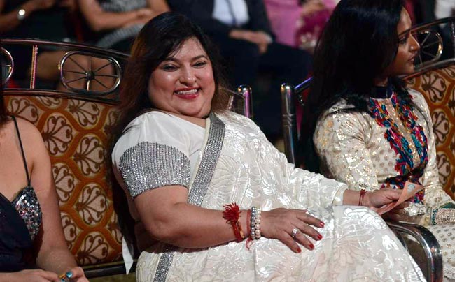 सितारों से गुलजार हुआ ITA अवॉर्ड | बोल्‍ड होती बालाएं