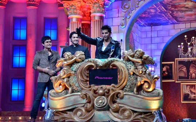 सितारों से गुलजार हुआ ITA अवॉर्ड | बोल्‍ड होती बालाएं