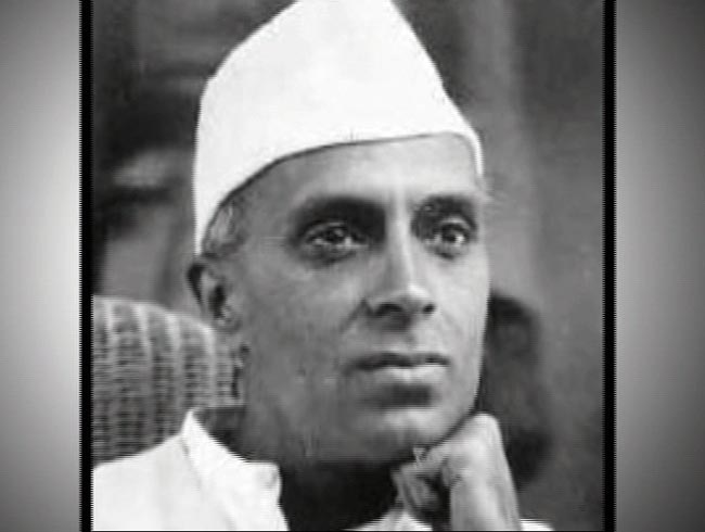 आज भी सबके दिलों में जिंदा हैं पंडित जवाहरलाल नेहरू...