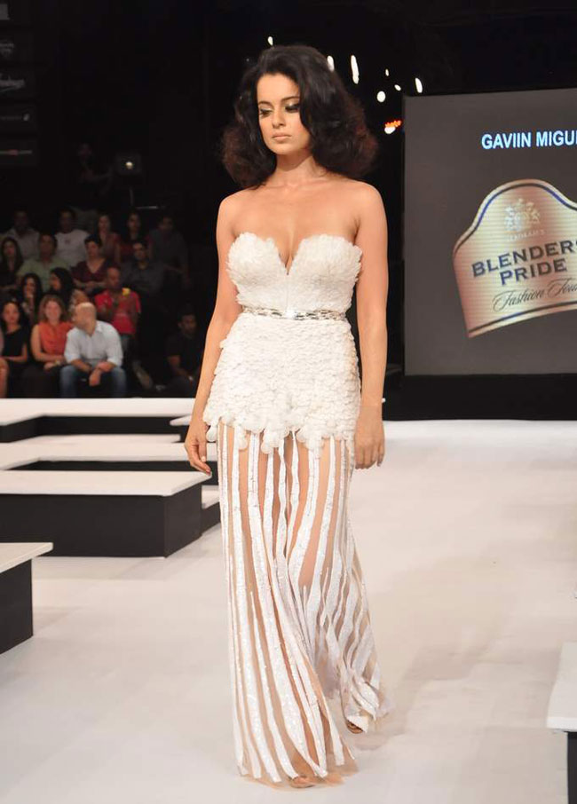 जब कांगना का हो गया वार्डरोब मालफंक्‍शन | प्रियंका से हुआ Ooops