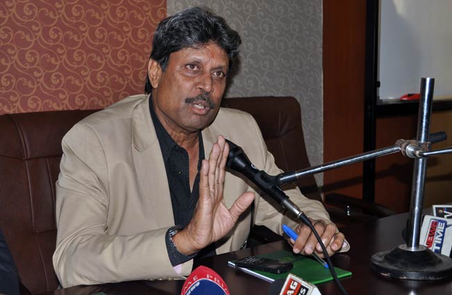 छात्रों से मुखातिब हुए कपिल देव