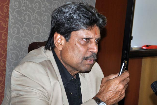 छात्रों से मुखातिब हुए कपिल देव