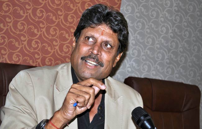 छात्रों से मुखातिब हुए कपिल देव