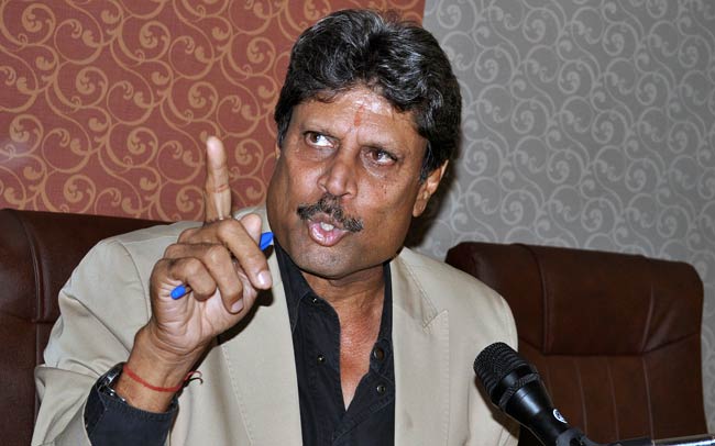 छात्रों से मुखातिब हुए कपिल देव